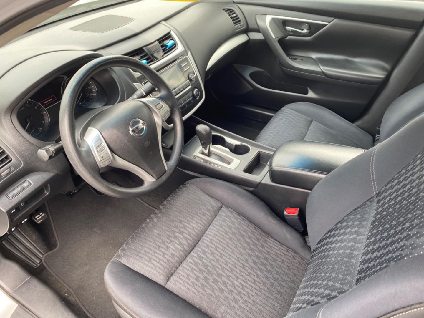 2018 SILVER Nissan Altima 2.5 (1N4AL3AP8JC) with an 2.5L L4 DOHC 16V engine, CVT transmission, located at 420 I-35E, Lancaster, TX, 75146, (469) 297-4144, 32.593929, -96.823685 - Photo#3